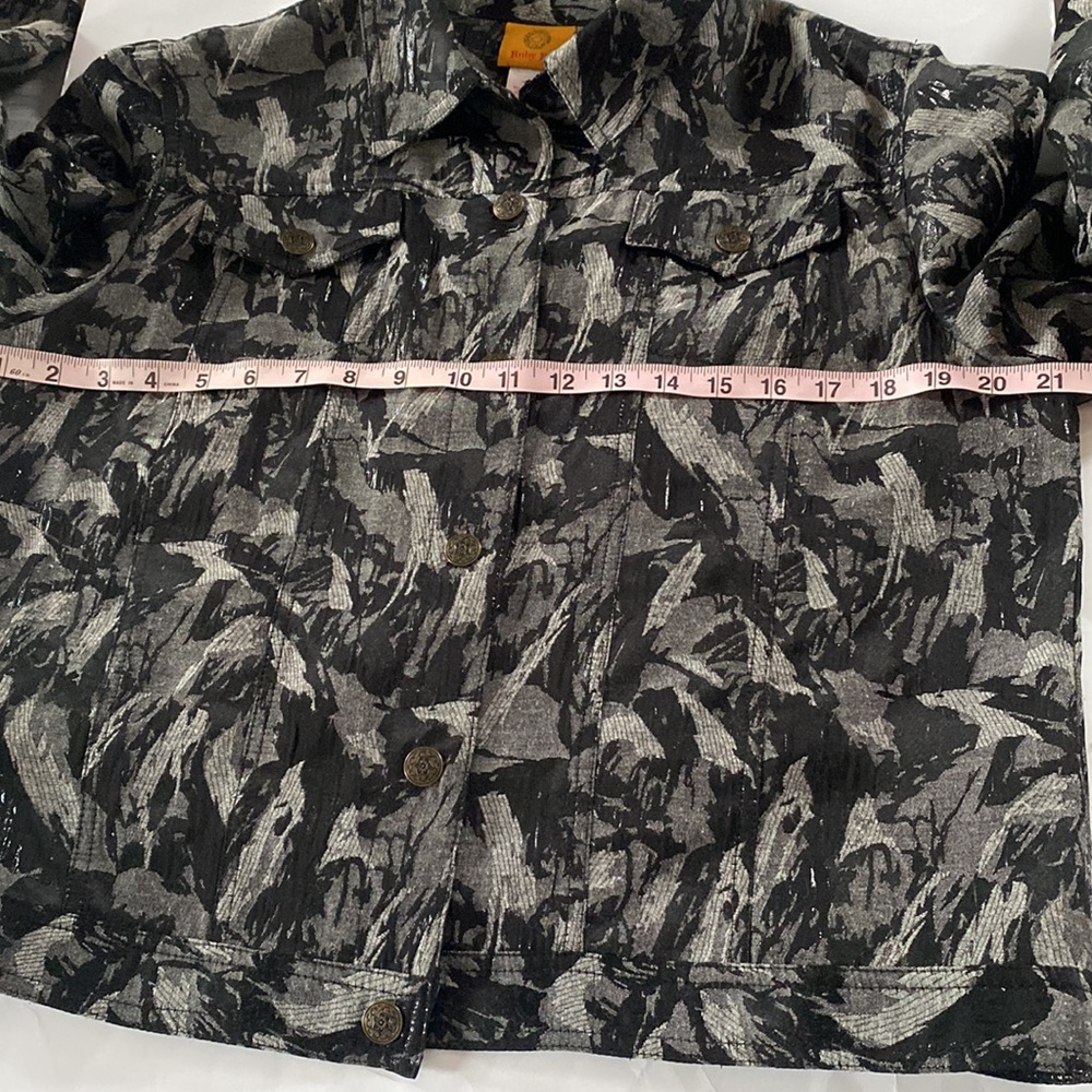 Ruby Rd. Graphic design printed black, white & gray long sleeve jacket, Size 14 - Picture 9 of 11
